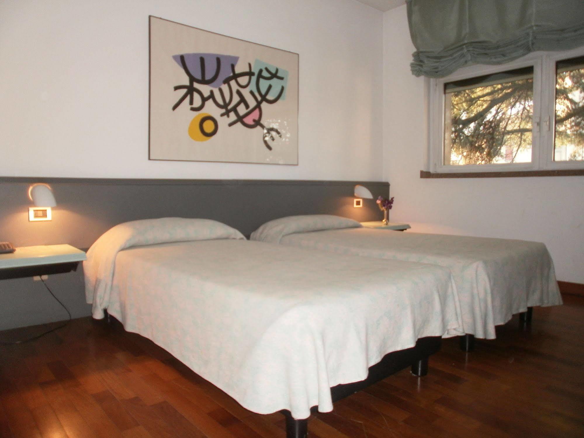 Albergo Villa & Roma Pallazzolo sullʼOglio Exteriör bild