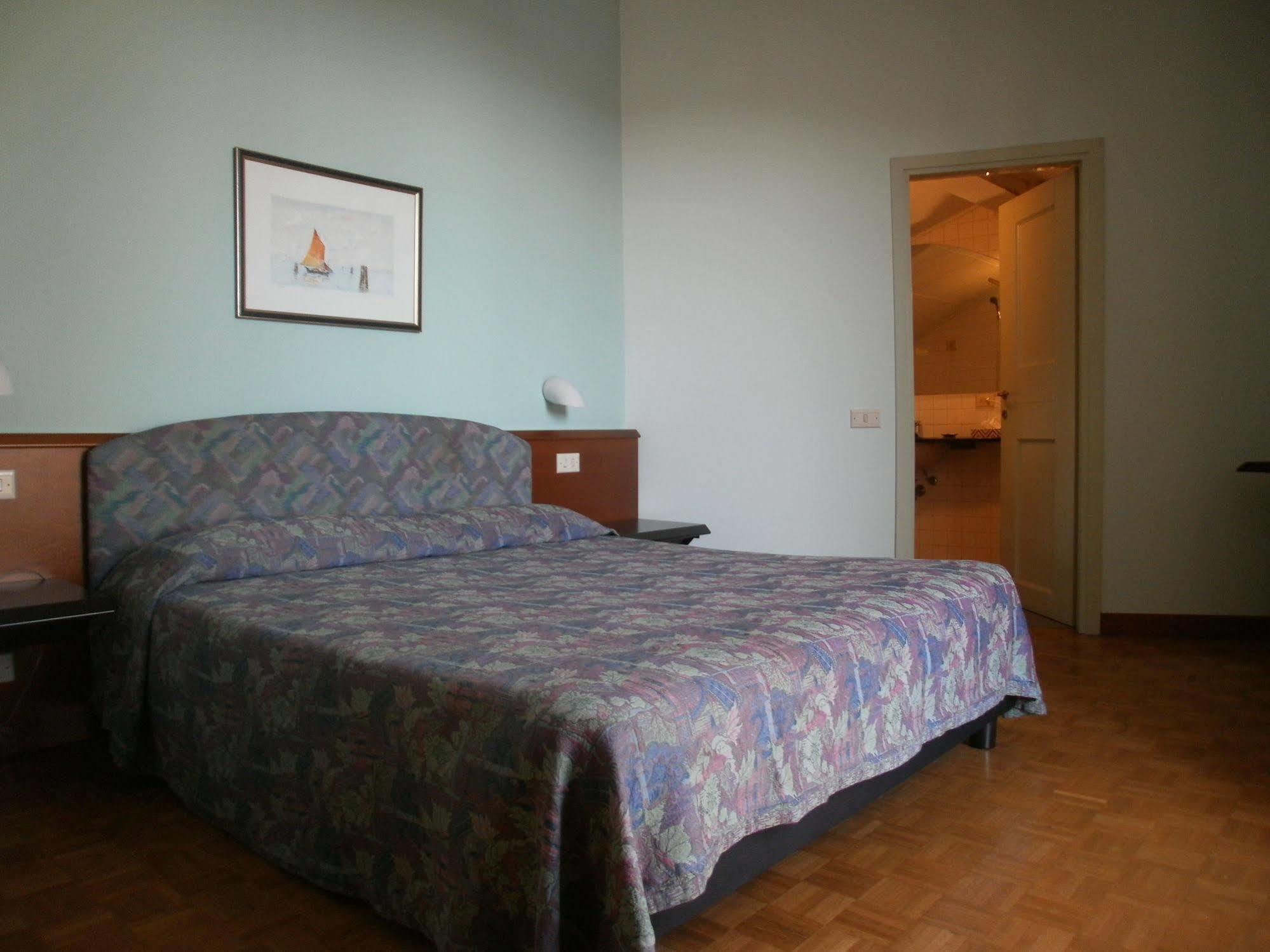 Albergo Villa & Roma Pallazzolo sullʼOglio Exteriör bild