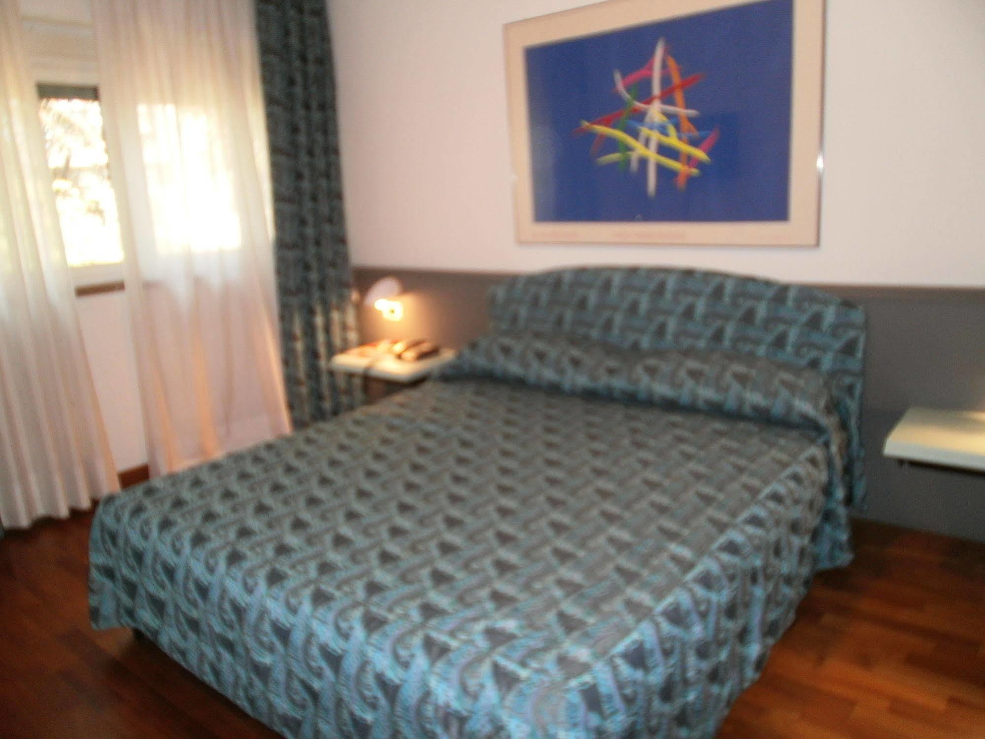 Albergo Villa & Roma Pallazzolo sullʼOglio Exteriör bild