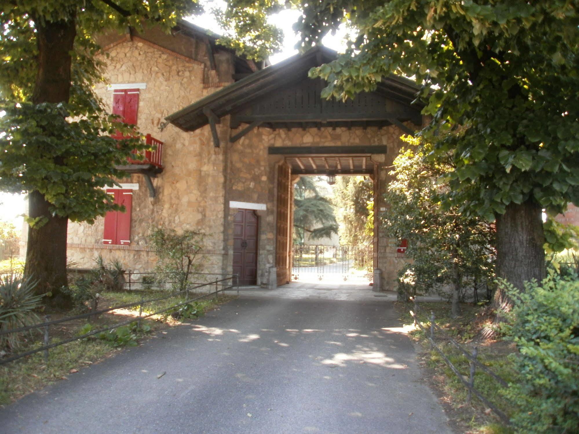 Albergo Villa & Roma Pallazzolo sullʼOglio Exteriör bild